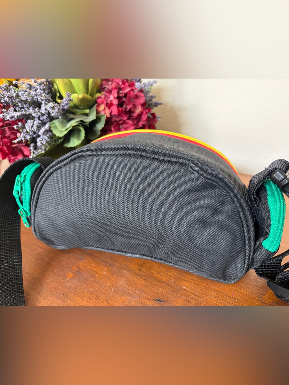 United Colors Of Benetton Vintage Camera Bag Black Fanny Pack NICE - Picture 7 of 14